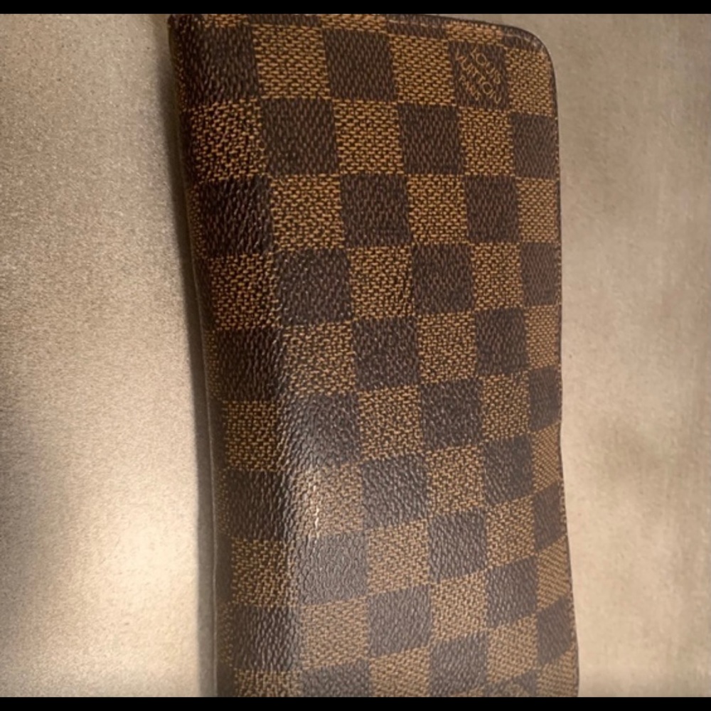 Louis Vuitton Zippy Wallet - Picture 8 of 9